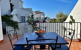Casa Con Terraza Y Hermoso Jardin Comunal